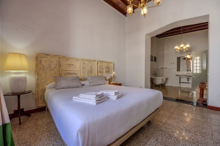 Image No.3-6 Bed Villa for sale