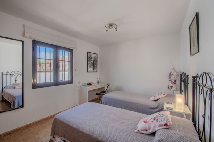 Image No.8-5 Bed Villa for sale