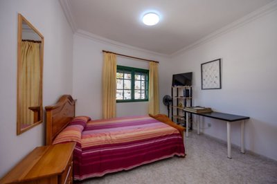 Ideal family home with mountain views in Playa Blanca