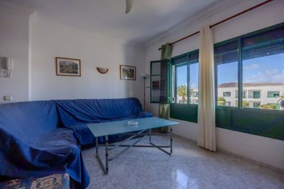 Ideal family home with mountain views in Playa Blanca