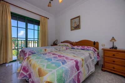 Ideal family home with mountain views in Playa Blanca