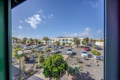 Ideal family home with mountain views in Playa Blanca