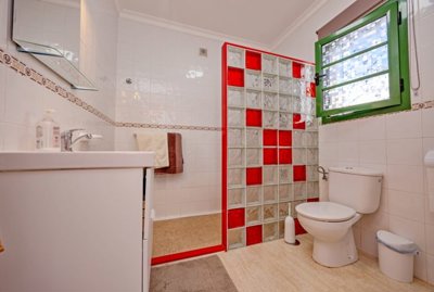 Exclusive villa with communal pool in Playa Blanca for sale