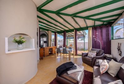 Exclusive villa with communal pool in Playa Blanca for sale