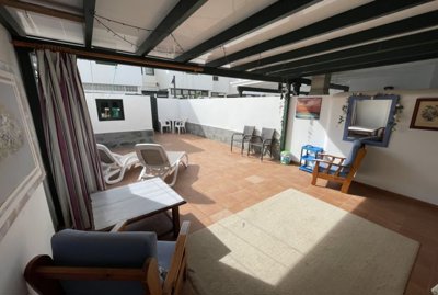 Beautiful 2 bedroom, 1 bathroom home with additional guest WC in the sought-after Faro Pechiguera area