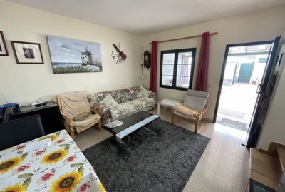 Beautiful 2 bedroom, 1 bathroom home with additional guest WC in the sought-after Faro Pechiguera area