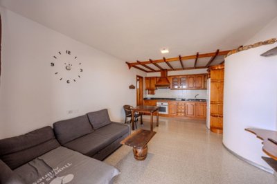 Stunning, turn-key ready villa in gated community