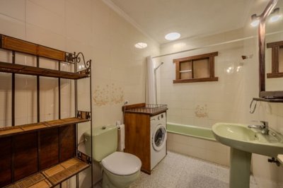 Stunning, turn-key ready villa in gated community