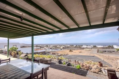 Stunning, turn-key ready villa in gated community