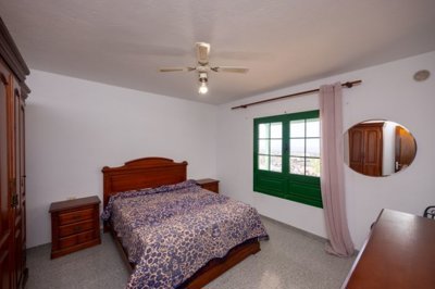 Stunning, turn-key ready villa in gated community