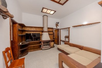 Stunning, turn-key ready villa in gated community