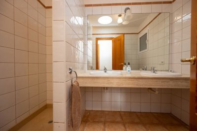 Beautiful villa with pool, terraces, and stunning Papagayo views.