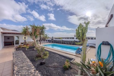 Beautiful villa with pool, terraces, and stunning Papagayo views