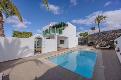 Stunning 5 bedroom villa with private pool in beautiful Yaiza