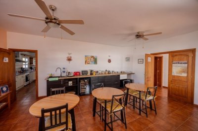 Stunning 5 bedroom villa with private pool in beautiful Yaiza