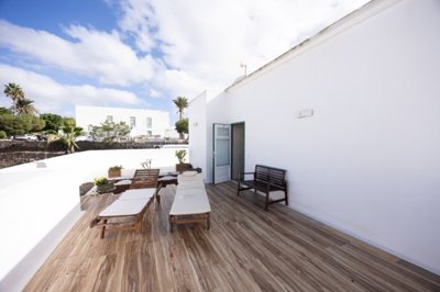 Stunning 5 bedroom villa with private pool in beautiful Yaiza