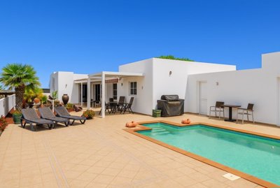 Charming 3 bedroom villa with pool & garden in Yaiza – Exclusive to Lanzarote Investments