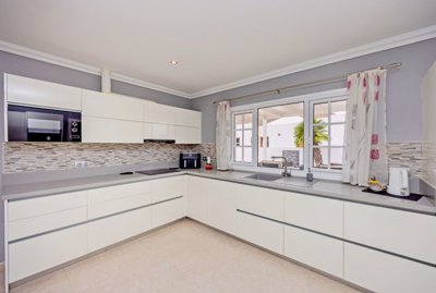 Charming 3 bedroom villa with pool & garden in Yaiza – Exclusive to Lanzarote Investments