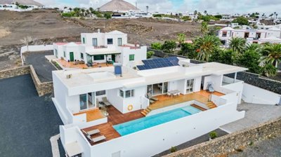 Beautiful 3 bedroom 2 bathroom villa with panoramic views