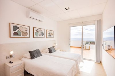 Beautiful 3 bedroom 2 bathroom villa with panoramic views