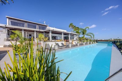 An elevated estate built for space, privacy & inspiring sea views