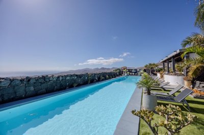 An elevated estate built for space, privacy & inspiring sea views