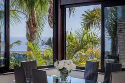 An elevated estate built for space, privacy & inspiring sea views