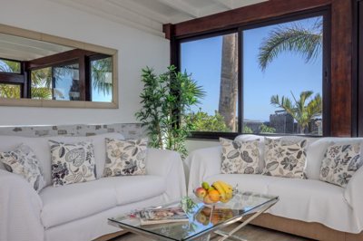 An elevated estate built for space, privacy & inspiring sea views