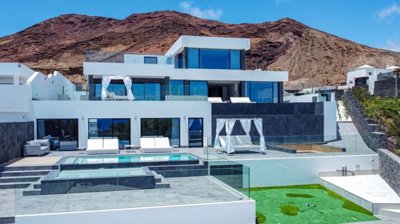 Amazing 7 bedroom villa of the highest quality in Playa Blanca