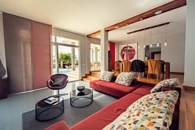 Beautiful villa located just minutes away from the popular Marina in Puerto Calero