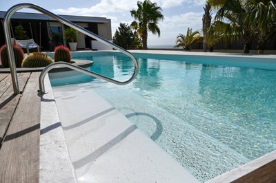 Beautiful villa located just minutes away from the popular Marina in Puerto Calero