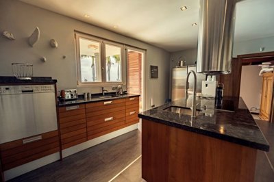 Beautiful villa located just minutes away from the popular Marina in Puerto Calero