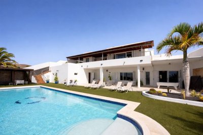 Luxury Villa in Puerto Calero with Panoramic Sea Views & Heated Pool