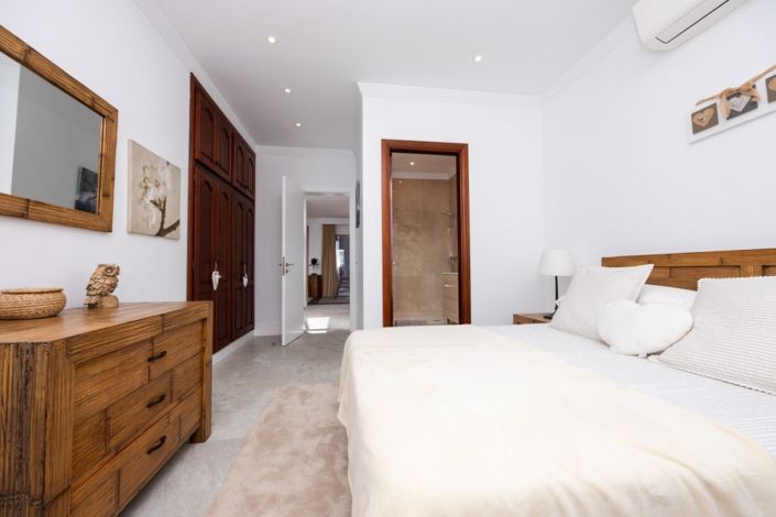 Image No.20-5 Bed Villa for sale