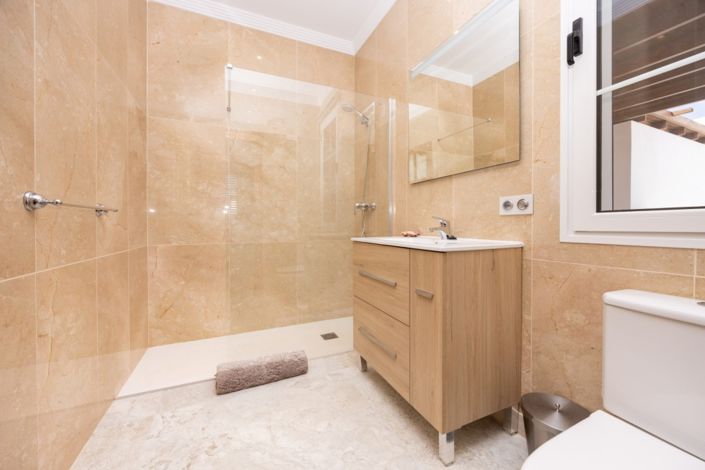 Image No.21-5 Bed Villa for sale