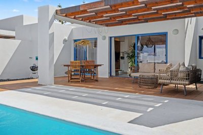 Playa Blanca villa with pool, garage and investment potential