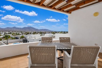 Playa Blanca villa with pool, garage and investment potential