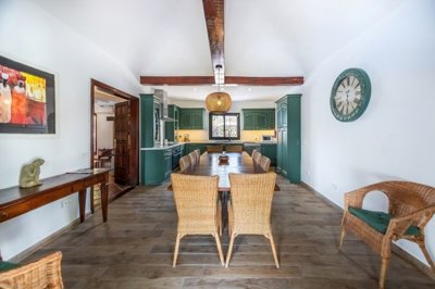 Breathtaking residence in one of the most exclusive locations on the island