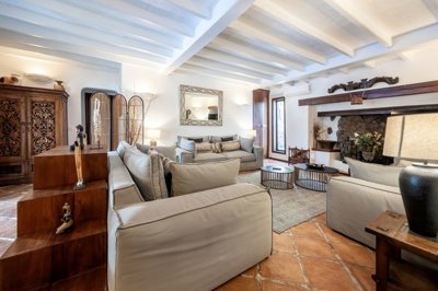 Breathtaking residence in one of the most exclusive locations on the island