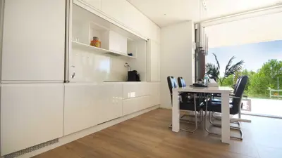 original_2-bed-2-bath-apartment-on-las-colinas-kitchen-dining-view6863c47356873-jpg