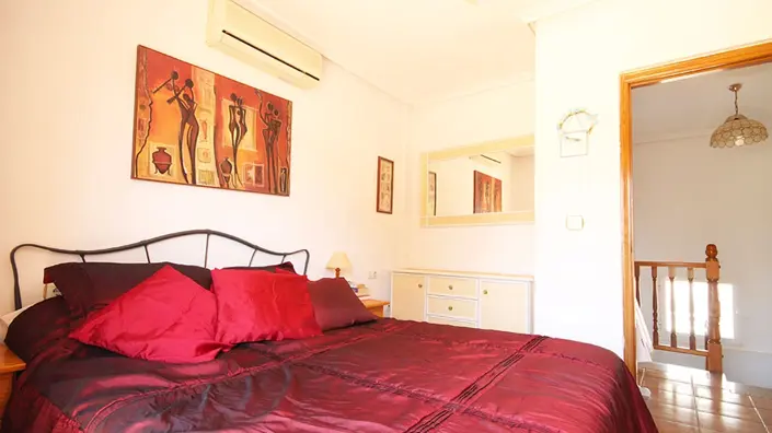 Image No.19-4 Bed Villa / Detached for sale