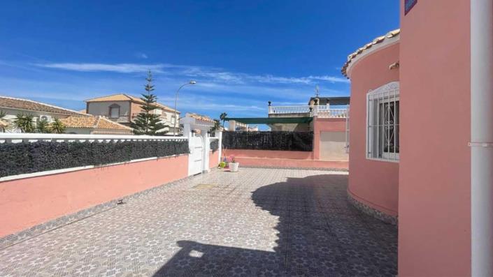 Image No.23-5 Bed Villa / Detached for sale