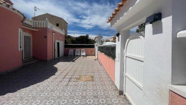 Image No.27-5 Bed Villa / Detached for sale