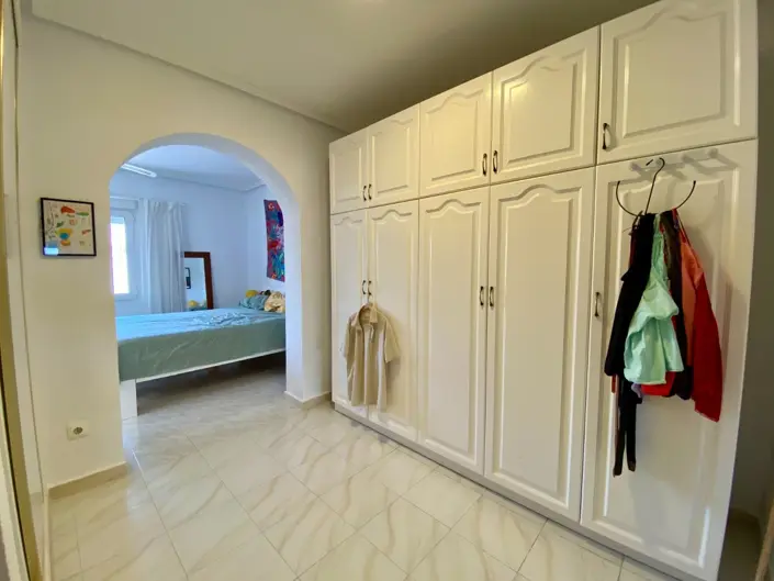 Image No.24-4 Bed Villa / Detached for sale