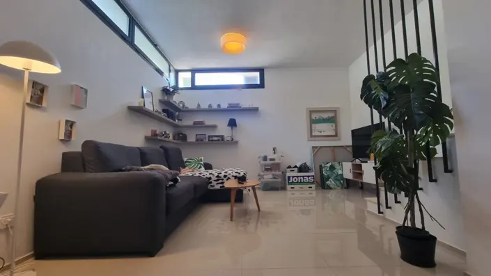 Image No.10-3 Bed Townhouse for sale