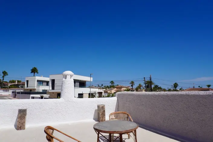 Image No.28-5 Bed Villa / Detached for sale