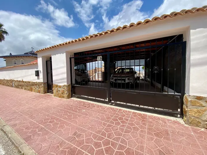 Image No.39-3 Bed Villa / Detached for sale