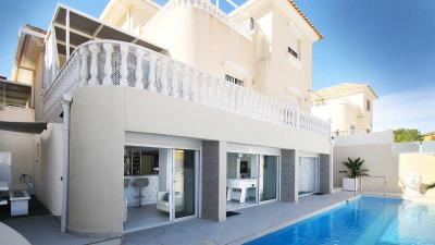 Refurbished-detached-3-bed-villa-private-pool-side-ext
