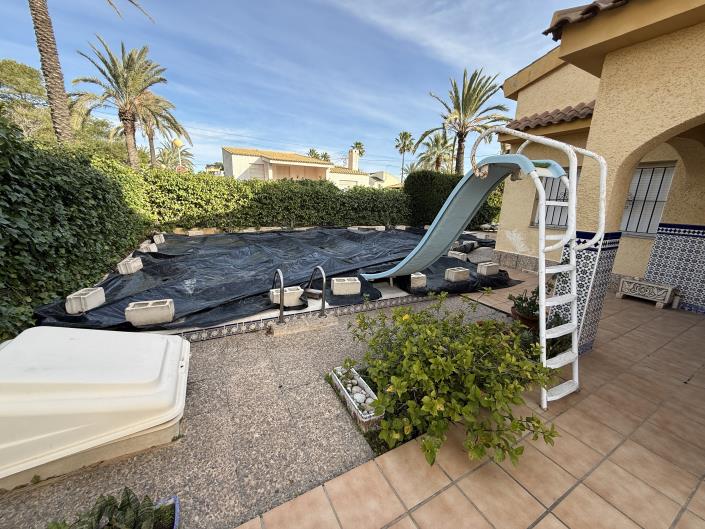 Image No.8-6 Bed Villa / Detached for sale