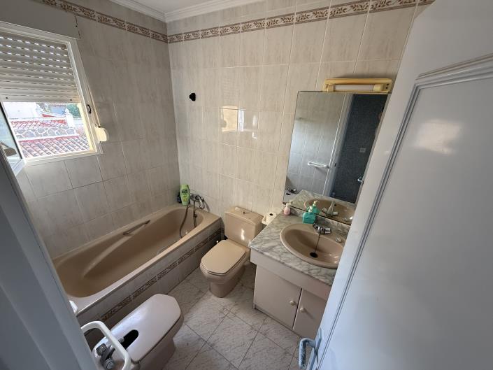 Image No.23-6 Bed Villa / Detached for sale